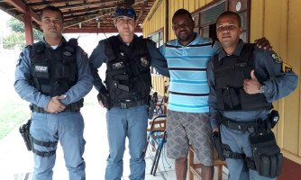 PMs pagam documentação atrasada de moto de porteiro que precisa levar esposa ao médico