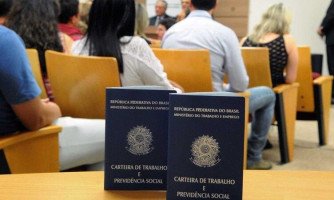 Prefeitura de Araputanga assina acordo com Ministério do Trabalho para emissão de carteira