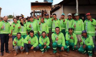 Servidores de Araputanga recebem novos uniformes