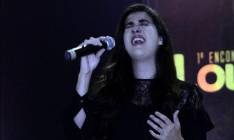 Famílias participaram do Encontro “LouvoSenhor” com a cantora Patrícia Romania.