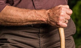 Idoso de 87 anos é espancado por não ter dinheiro para dar a assaltante em Araputanga