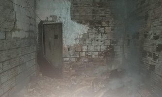 Filho coloca fogo na casa dos pais e é preso tentando fugir de bicicleta em Indiavai