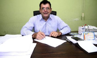 Prefeito de Araputanga cumpre determinação judicial e afasta secretário