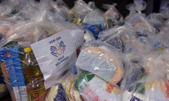 Prefeitura recebeu 200 cestas básicas para serem entregues às famílias carentes