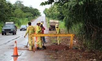 Governo atende pedido de vereadores com reparos paliativos de buraco na MT-175
