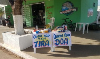 Comerciante promove campanha “Quem não tem tira, quem tem doa” para ajudar famílias necessitadas