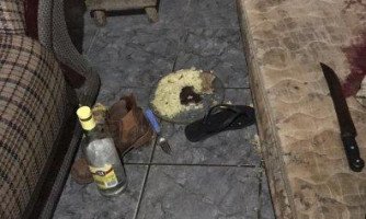 Homem mata amigo e dorme ao lado do corpo aguardando a Polícia