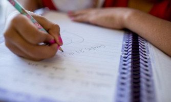 Em Mato Grosso, 30 escolas registram casos de Covid após reinício das aulas