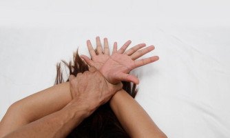 Namorado aproveita que mulher foi trabalhar e estupra filha dela de seis anos