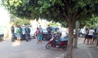 Dois são baleados e motorista capota carro enquanto socorria as vítimas em Cáceres