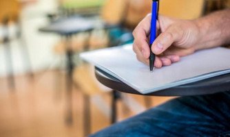 Justiça solta professor de cursinho e 3 alunos presos tentando fraudar concurso em Cáceres