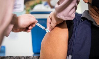 Mais de 1 milhão de pessoas não se vacinaram com a dose de reforço em Mato Grosso; SES alerta