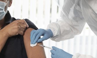 Dose de reforço de vacina contra Covid estão sendo aplicadas nas unidades de saúde em Araputanga