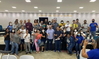 Dr. Leonardo é recebido por 70 agentes em Pontes e Lacerda, participa de festejos em Vila Bela e entrega certificados em Cáceres