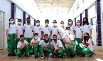 Indiavaí distribuiu mais de 1.200 uniformes e kits escolares para alunos da Rede Municipal