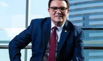 Deputado Gimenez entrega mais de R$ 730 mil para saúde de Quatro Marcos