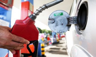 Petrobras reajusta gasolina em 5,2% e o diesel em 14,2%