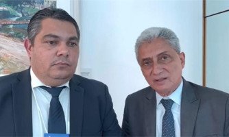 Prefeito nega reajuste determinado por Lei a professores e afirma que limite de gastos com folha de pagamento está comprometido