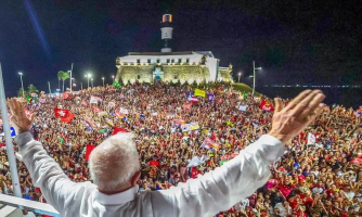 Com mais de 60 milhões de votos, Lula é o presidente mais votado da história