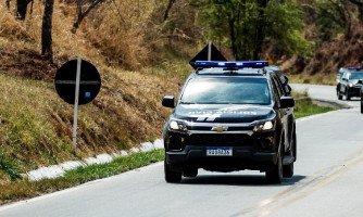 Drogas para incineração são trocadas por areia e gesso com ajuda de policiais para venda ao tráfico