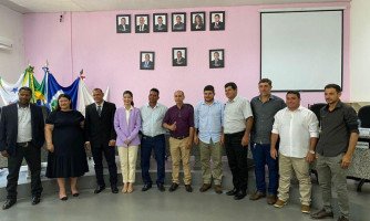 Prefeito de Indiavaí sai de férias e vice assume prefeitura interinamente