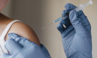 A campanha de vacinação contra a gripe começou nesta segunda-feira em todo o Brasil