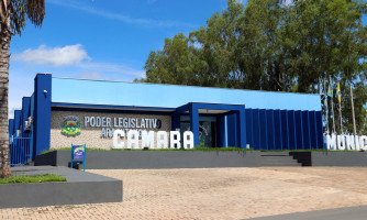 Após inibição para uso de praça pública em Araputanga, pais de crianças vão ao Legislativo e reivindicam melhorias