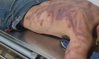 Homem leva  90 chibatadas após furtar motocicleta de membro de facção