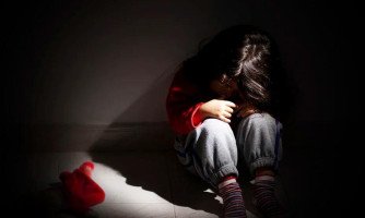 Menina de 7 anos é estuprada por irmão de 12 em MT