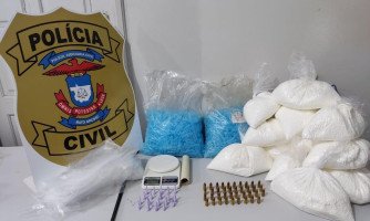 Polícia Civil apreende drogas, munições e apetrechos em residências de investigados por tráfico em Jauru