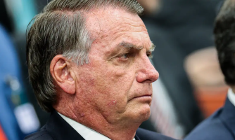 Moraes decreta prisão domiciliar de Bolsonaro