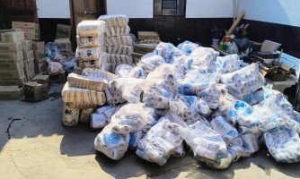 PC apreende caminhão carregado de cestas básicas que seriam distribuídas por facção criminosa