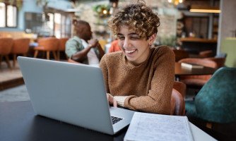 Renda extra e presença online: Sebrae capacita empreendedores em cursos gratuitos