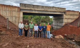 Prefeitura substitui pontes de madeira por tubulação galvanizada e constrói nova ponte de R$ 462 mil na zona rural