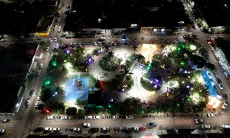 Prefeitura inaugura decoração e iluminação natalina na Praça José Figueiredo