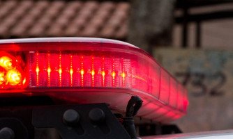 Mãe espanca vizinho com ripa após saber de abuso sexual contra filha de 11 anos