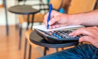 Mais de 84 mil universitários têm dívidas estudantis em MT