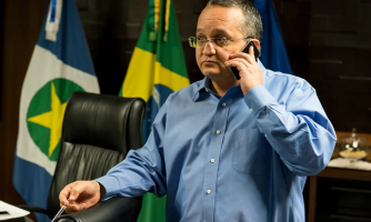 Após decisão do TRE-MT, Pedro Taques apaga acusações contra governador e filho