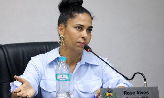 Vereadora, esposa de vice-prefeito, cobra serviço humanizado em hospital de Araputanga