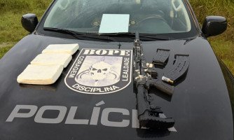 Polícia encontra cocaína e espingarda calibre 12 em casa abandonada em Cáceres