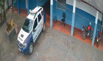 Criança de 7 anos é salva por policial após se engasgar com moeda de R$ 1