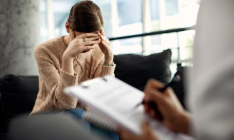 Nova norma acende alerta nas empresas sobre saúde mental e riscos no trabalho