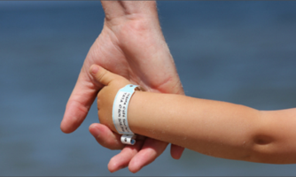 Estado torna lei o uso de pulseiras de identificação das crianças em eventos públicos