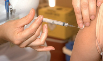 Meninos de 12 a 13 anos serão vacinados contra HPV a partir de janeiro de 2017