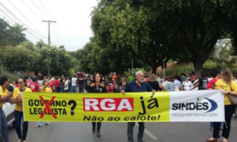 Servidores param por 48h e Taques pede para não haver greve