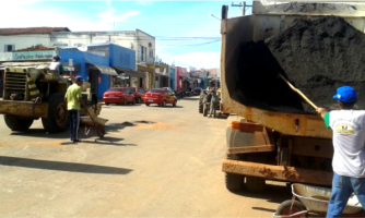 Apesar do período de chuvas Prefeitura de Araputanga iniciou operação tapa-buracos
