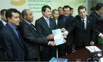 Programa para o pequeno produtor do leite é apresentado no Ministério da Agricultura pela Coopnoroeste