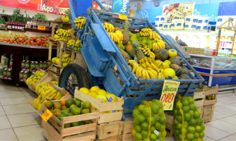 Feira de Frutas e Verduras no Araputanga Supermercado oferece preço promocional