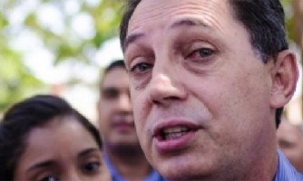 Questionado, Ezequiel diz que vai responder sobre vídeo à Justiça.