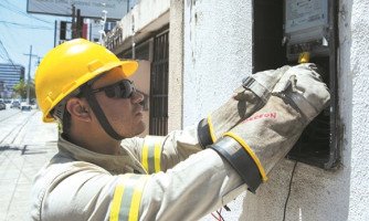 Lei proíbe corte de fornecimento de água e energia sem aviso prévio